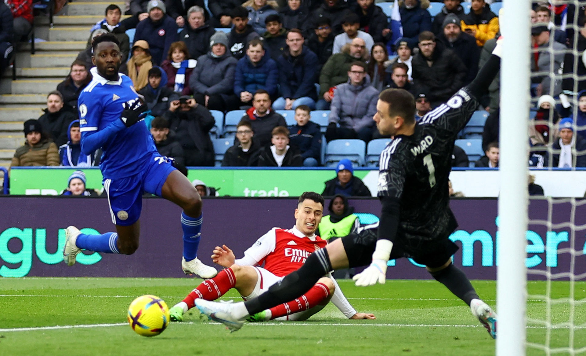 配合头球攻 配合头球攻